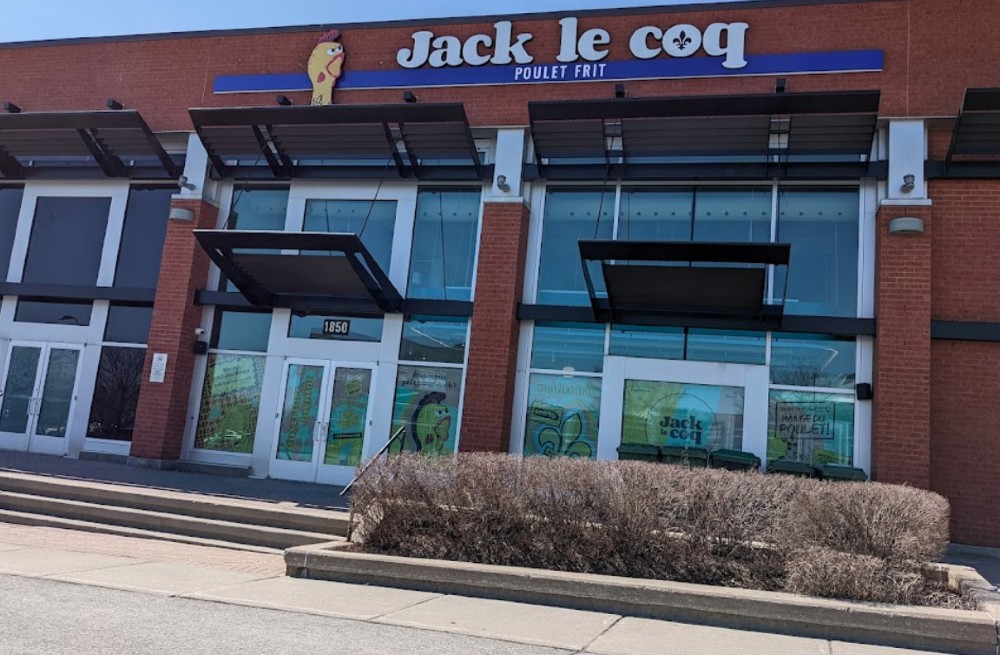 Exterior view of the restaurant Jack le Coq in Laval